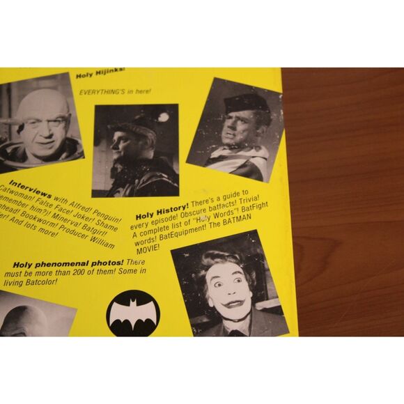 The Official Batman Batbook - Picture 6 of 8